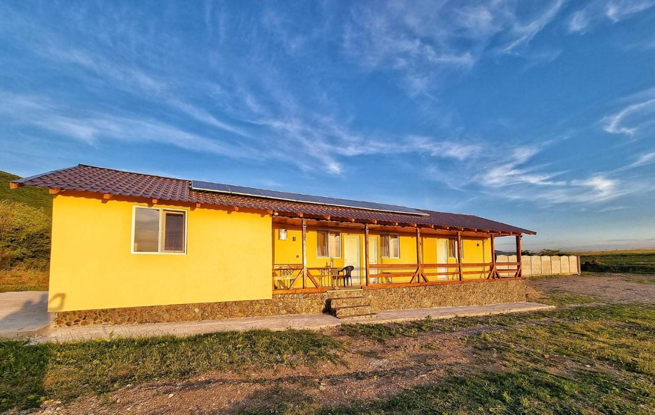 Cabana Varad Coronini Moldova Veche エクステリア 写真