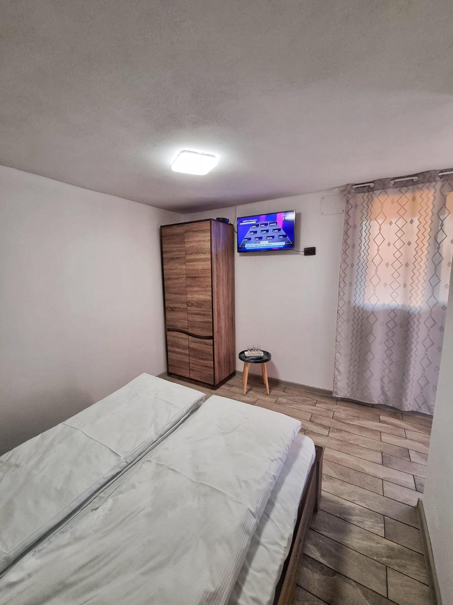 Cabana Varad Coronini Moldova Veche エクステリア 写真