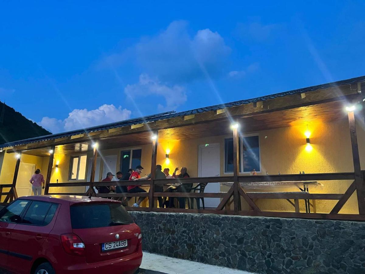 Cabana Varad Coronini Moldova Veche エクステリア 写真