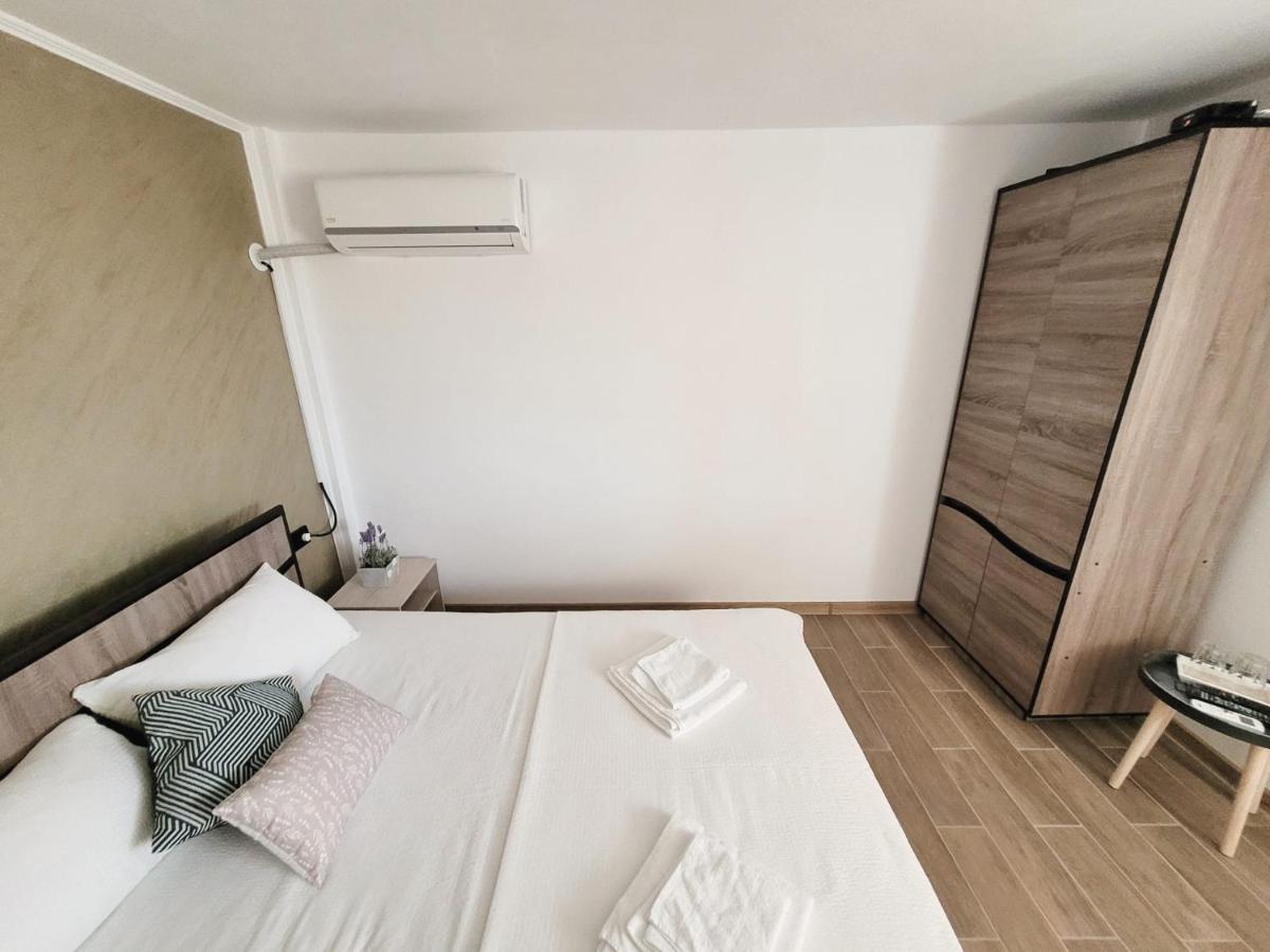 Cabana Varad Coronini Moldova Veche エクステリア 写真