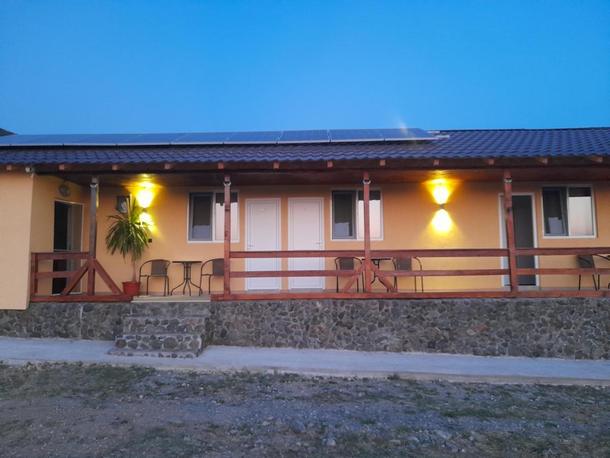 Cabana Varad Coronini Moldova Veche エクステリア 写真
