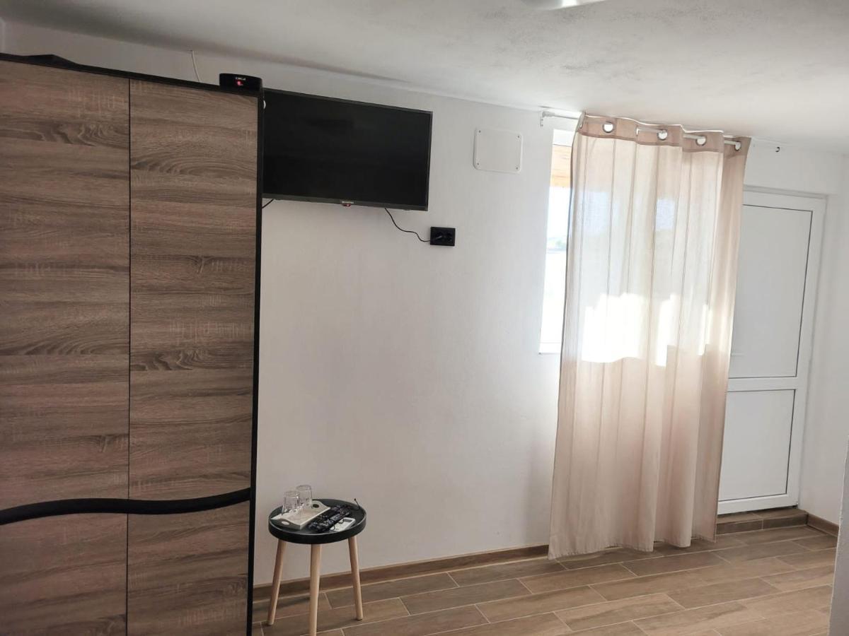 Cabana Varad Coronini Moldova Veche エクステリア 写真